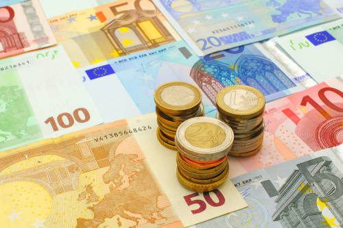 Тинькофф вдвое снизит комиссию за обслуживание счетов в иностранной валюте