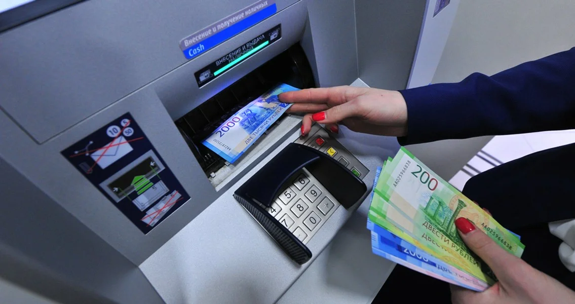 Как платить кредит после ухода банка из России